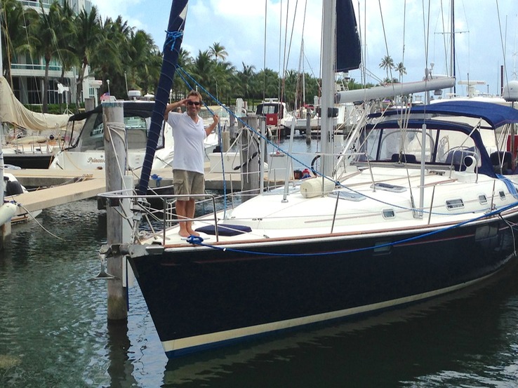 Crewed yahct sails SOuth Beach