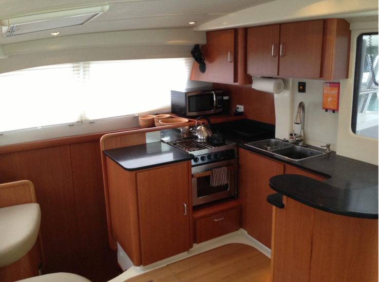 Leopard 4600 Miami - galley