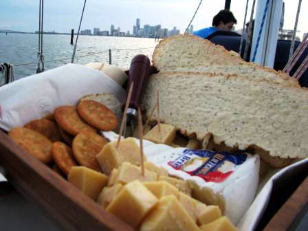 sailing charter with catering S
